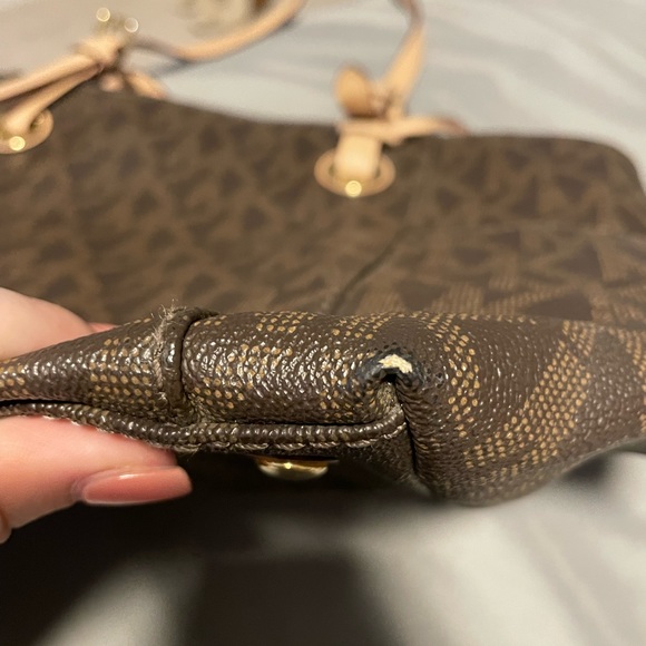 Michael Kors Jet set Purse - Picture 3 of 7